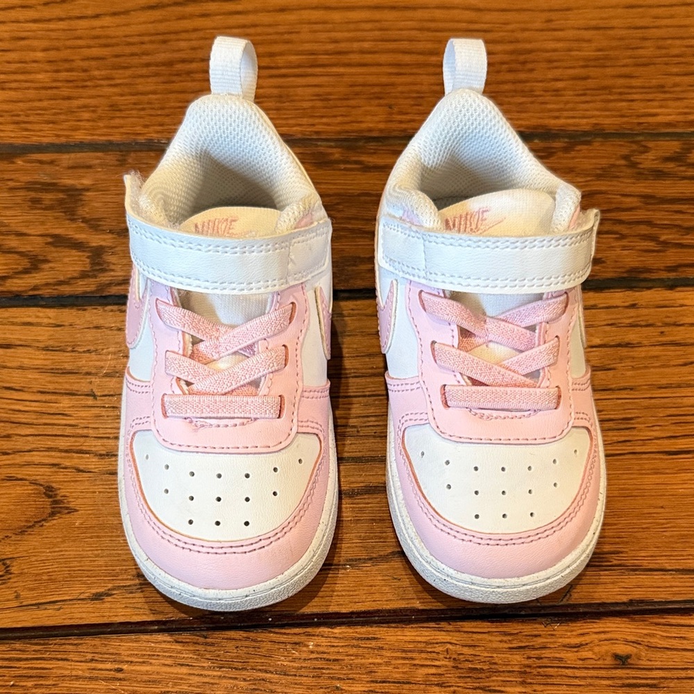 Nike Toddler Kids Sneakers in Pink and White